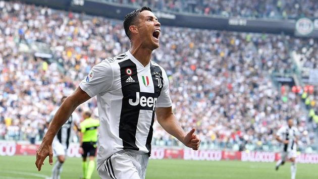 Cristiano Ronaldo v akci. Toho se fanoušci v Koreji nedočkali. Cristiano Ronaldo v akci. Toho se fanoušci v Koreji nedočkali.