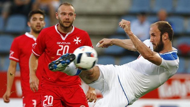 Roman Hubník střílí třetí gól českého týmu v přípravném utkání s Maltou. Roman Hubník střílí třetí gól českého týmu v přípravném utkání s Maltou.