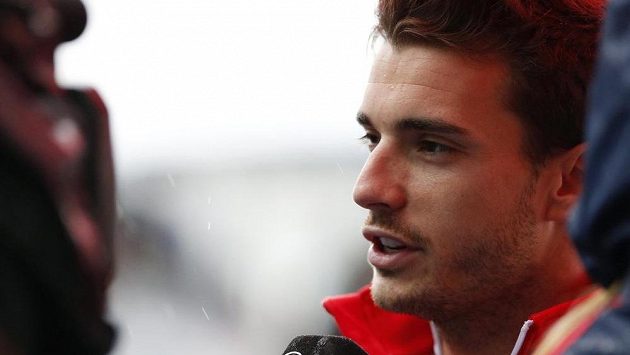 Jules Bianchi v Suzuce. Jules Bianchi v Suzuce.