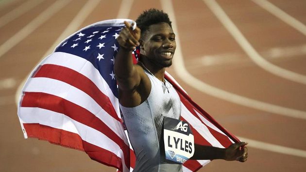 Američan Noah Lyles se raduje, v Diamantové lize získal sprinterský double. Američan Noah Lyles se raduje, v Diamantové lize získal sprinterský double.