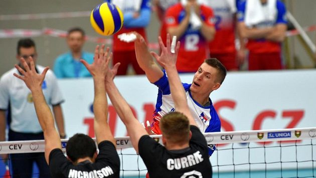 Zleva Robert Nicholson a Callum Curre, oba ze Severního Irska, a Michal Finger z ČR. Zleva Robert Nicholson a Callum Curre, oba ze Severního Irska, a Michal Finger z ČR.