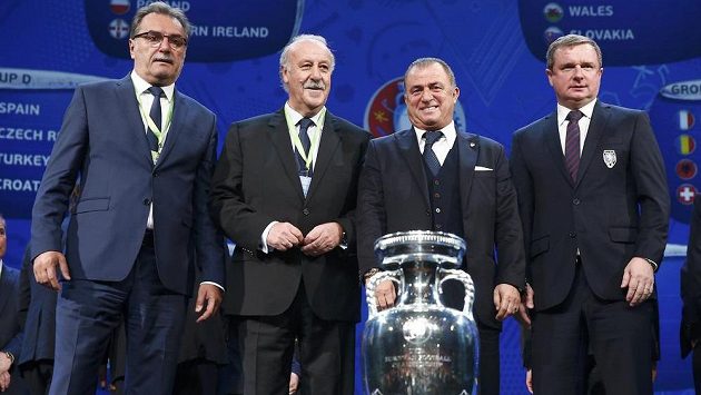 Trenéři reprezentačních týmů, které se střetnou v základní skupině D na EURO 2016: Zleva chorvatský kouč Ante Čačič, Vicente del Bosque (Španělsko), Fatih Terim (Turecko) a Pavel Vrba. Trenéři reprezentačních týmů, které se střetnou v základní skupině D na EURO 2016: Zleva chorvatský kouč Ante Čačič, Vicente del Bosque (Španělsko), Fatih Terim (Turecko) a Pavel Vrba.