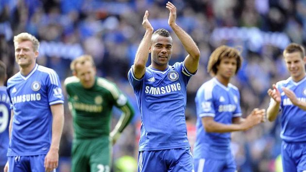 Obránce Ashley Cole po osmi letech končí v Chelsea. Obránce Ashley Cole po osmi letech končí v Chelsea.