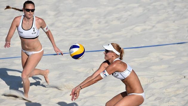 Kiki a Maki - Kristýna Kolocová (vlevo) a Markéta Sluková si v Haagu zahrají o bronz. Kiki a Maki - Kristýna Kolocová (vlevo) a Markéta Sluková si v Haagu zahrají o bronz.