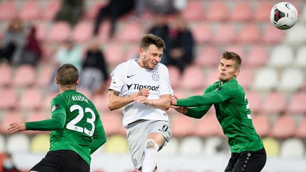 Ladislav Krejčí starší ze Sparty Praha a jeho gólová hlavička na 2:1 v utkání 5. kola Fortuna ligy v Příbrami. Ladislav Krejčí starší ze Sparty Praha a jeho gólová hlavička na 2:1 v utkání 5. kola Fortuna ligy v Příbrami.