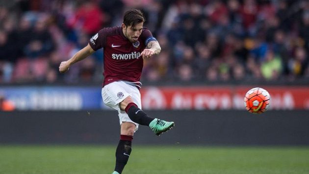 Lukáš Vácha střílí rozhodující gól v zápase s Jabloncem. Lukáš Vácha střílí rozhodující gól v zápase s Jabloncem.