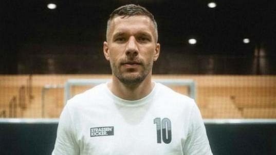 Fotbalový mistr světa z roku 2014 Lukas Podolski bude podle deníku Bild hrát v Polsku. Fotbalový mistr světa z roku 2014 Lukas Podolski bude podle deníku Bild hrát v Polsku.