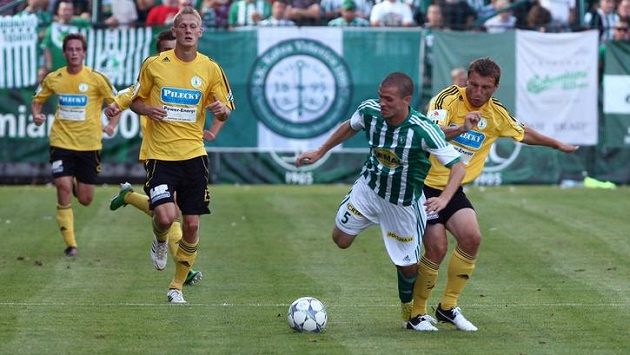 Vršovický Bartek v souboji se střížkovskou přesilou. Vršovický Bartek v souboji se střížkovskou přesilou.