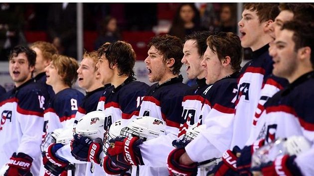 Hokejisté USA do 18 let po vítězství nad Ruskem ve čtvrtfinále MS. Hokejisté USA do 18 let po vítězství nad Ruskem ve čtvrtfinále MS.