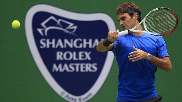 Švýcarský tenista Roger Federer během tréninku v Šanghaji. Švýcarský tenista Roger Federer během tréninku v Šanghaji.