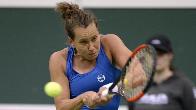 Barbora Strýcová během utkání 1. kola Fed Cupu. Barbora Strýcová během utkání 1. kola Fed Cupu.
