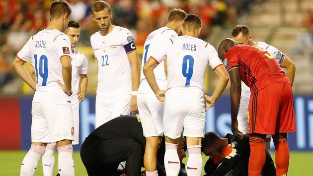 Zraněný gólman české reprezentace Tomáš Vaclík, v úvodu zápasu s Belgií. Zraněný gólman české reprezentace Tomáš Vaclík, v úvodu zápasu s Belgií.