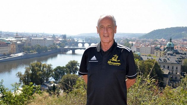 Paco Borao, prezident věřící v dobré lidi. Hlavně v ty běhající. Paco Borao, prezident věřící v dobré lidi. Hlavně v ty běhající.