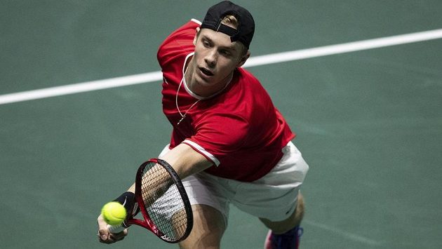 Denis Shapovalov přispěl svým dílem k postupu kanadských tenistů do čtvrtfinále Davis Cupu. Denis Shapovalov přispěl svým dílem k postupu kanadských tenistů do čtvrtfinále Davis Cupu.