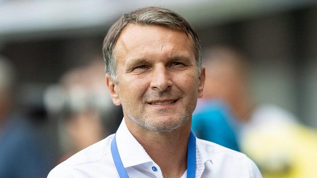 Trenér Roman Skuhravý se seznamuje s Duklou. Trenér Roman Skuhravý se seznamuje s Duklou.