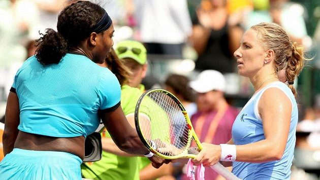 Serena Williamsová a Světlana Kuzněcovová (vpravo). Serena Williamsová a Světlana Kuzněcovová (vpravo).
