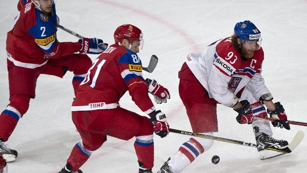 Zleva Arťom Zub a Dmitrij Orlov z Ruska a kapitán české reprezentace Jakub Voráček. Zleva Arťom Zub a Dmitrij Orlov z Ruska a kapitán české reprezentace Jakub Voráček.