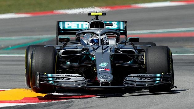 Finský pilot stáje Mercedes Valtteri Bottas během tréninku na Velkou cenu Španělska. Finský pilot stáje Mercedes Valtteri Bottas během tréninku na Velkou cenu Španělska.