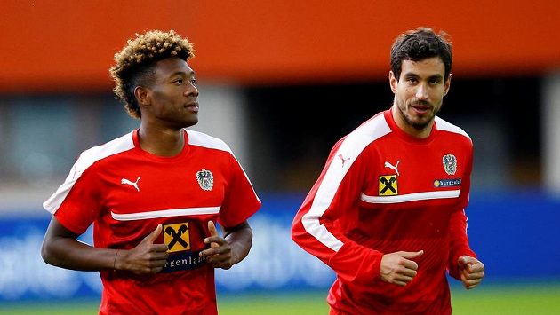 Rakouští fotbalisté David Alaba (vlevo) a Gyorgy Garics. Rakouští fotbalisté David Alaba (vlevo) a Gyorgy Garics.