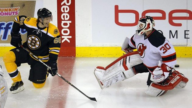 Český útočník Jaromír Jágr (vlevo) ve službách Bostonu do utkání ve Washingtonu nezasáhne. Český útočník Jaromír Jágr (vlevo) ve službách Bostonu do utkání ve Washingtonu nezasáhne.