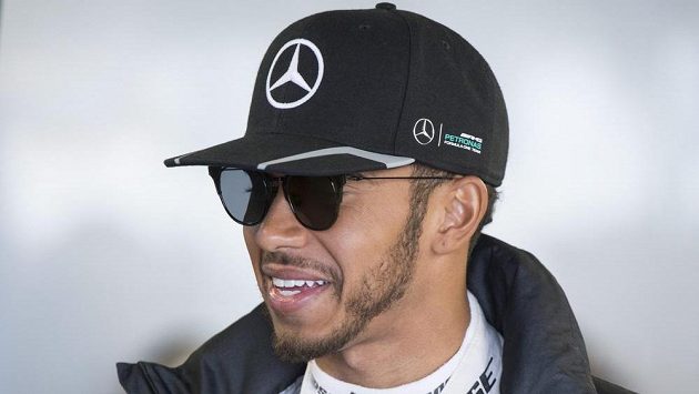 Pilot stáje Mercedes Lewis Hamilton. Pilot stáje Mercedes Lewis Hamilton.