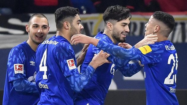 Gólová radost fotbalistů Schalke. Gólová radost fotbalistů Schalke.