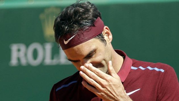 Zklamaný Roger Federer, v Madridu nemůže hrát kvůli problémům se zády Zklamaný Roger Federer, v Madridu nemůže hrát kvůli problémům se zády
