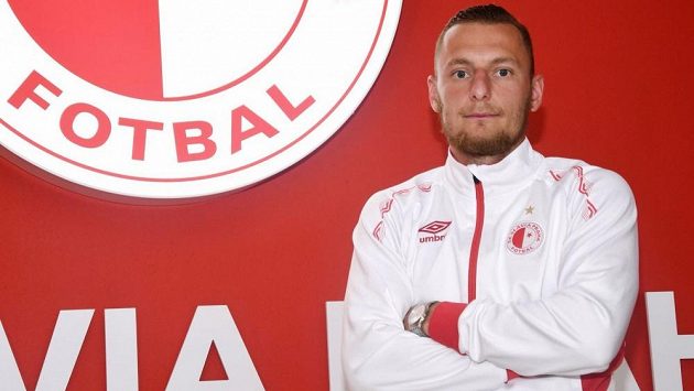 Vladimír Coufal už se oblékl do slávistického. Vladimír Coufal už se oblékl do slávistického.