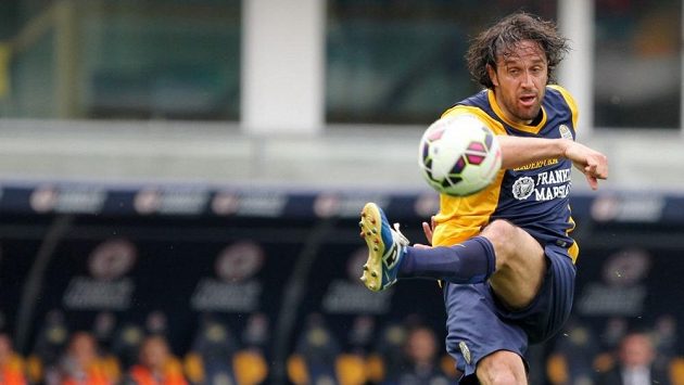 Luca Toni v dresu Verony Luca Toni v dresu Verony