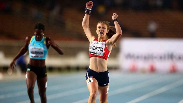 Barbora Malíková vítězně dobíhá do cíle finále MS do 17 let v Nairobi. Barbora Malíková vítězně dobíhá do cíle finále MS do 17 let v Nairobi.