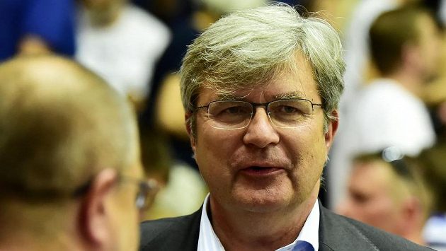 Miroslav Jansta při finále oznámil, že končí jako prezident nymburského basketbalového klubu. Miroslav Jansta při finále oznámil, že končí jako prezident nymburského basketbalového klubu.