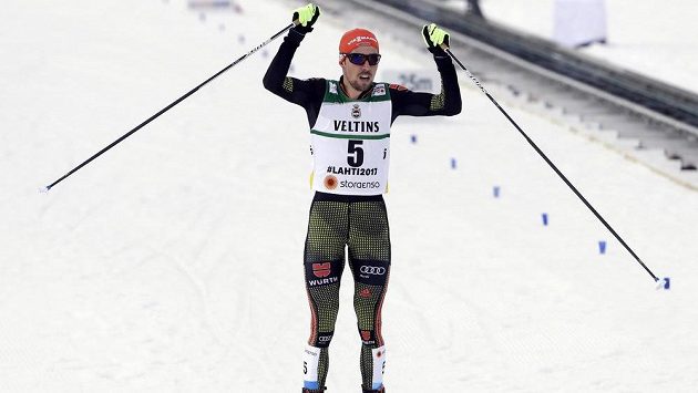 Německý sdruženář Johannes Rydzek slaví druhé individuální vítězství na mistrovství světa v Lahti. Německý sdruženář Johannes Rydzek slaví druhé individuální vítězství na mistrovství světa v Lahti.