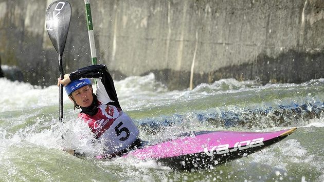Štěpánka Hilgertová na kanále Trnávka v Želivi při nominačním závodě. Štěpánka Hilgertová na kanále Trnávka v Želivi při nominačním závodě.