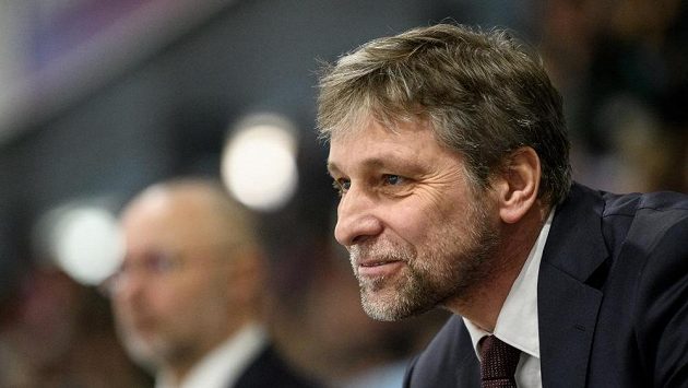 Bývalý trenér hokejové reprezentace Josef Jandač zahájil sezonu na střídačce Magnitogorsku prohrou. Bývalý trenér hokejové reprezentace Josef Jandač zahájil sezonu na střídačce Magnitogorsku prohrou.