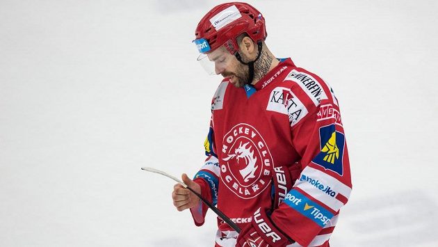 Zklamaný třinecký útočník Jakub Klepiš. Zklamaný třinecký útočník Jakub Klepiš.