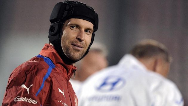 Brankář Petr Čech během tréninku fotbalové reprezentace. Brankář Petr Čech během tréninku fotbalové reprezentace.