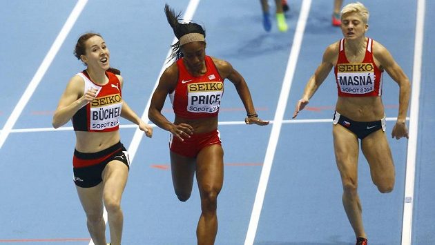 Lenka Masná (vpravo) skončila třetí v rozběhu na 800 m při halovém MS v Sopotech, vlevo Švýcarka Selina Büchelová, uprostřed Američanka Chanelle Priceová. Lenka Masná (vpravo) skončila třetí v rozběhu na 800 m při halovém MS v Sopotech, vlevo Švýcarka Selina Büchelová, uprostřed Američanka Chanelle Priceová.