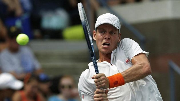 Tomáš Berdych během zápasu s Francouzem Benneteauem ve třetím kole US Open. Tomáš Berdych během zápasu s Francouzem Benneteauem ve třetím kole US Open.