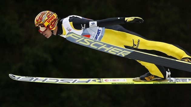 Japonský skokan Noriaki Kasai na Turné čtyř můstků v Bischofshofenu. Japonský skokan Noriaki Kasai na Turné čtyř můstků v Bischofshofenu.