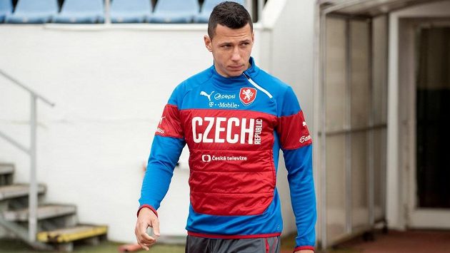 Obránce Marek Suchý přichází míří na trénink české fotbalové reprezentace. Obránce Marek Suchý přichází míří na trénink české fotbalové reprezentace.