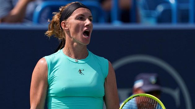 Vítězné gesto Světlany Kuzněcovové v semifinále turnaje v Cincinnati. Vítězné gesto Světlany Kuzněcovové v semifinále turnaje v Cincinnati.