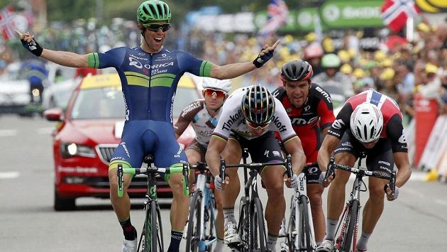 Australan Michael Matthews se raduje z triumfu v 10. etapě Tour de France. Australan Michael Matthews se raduje z triumfu v 10. etapě Tour de France.