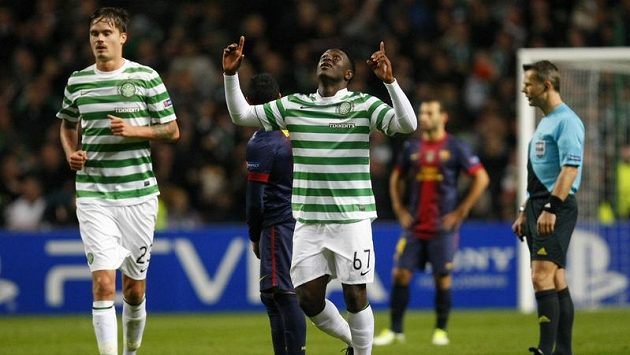 Útočník Celtiku Victor Wanyama (uprostřed) se raduje ze své hlavičky, která skončila v síti Barcelony. Útočník Celtiku Victor Wanyama (uprostřed) se raduje ze své hlavičky, která skončila v síti Barcelony.