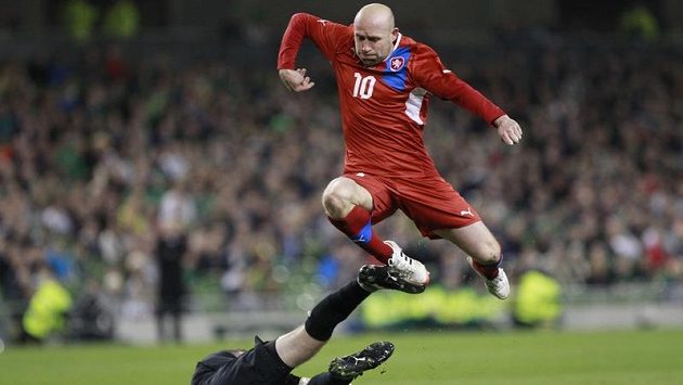 Jiří Štajner ve vzduchu při utkání v Irsku Jiří Štajner ve vzduchu při utkání v Irsku