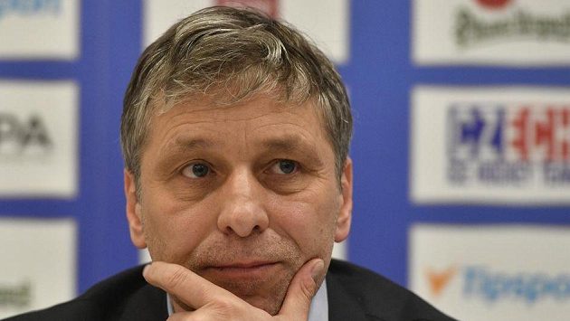 Trenér Josef Jandač. Trenér Josef Jandač.