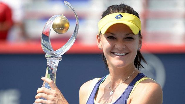 Agnieszka Radwaňská s trofejí pro vítězku turnaje v Montrealu. Agnieszka Radwaňská s trofejí pro vítězku turnaje v Montrealu.