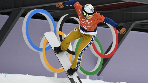 Česká snowboardkrosařka Eva Samková při tréninku na olympijských hrách. Česká snowboardkrosařka Eva Samková při tréninku na olympijských hrách.