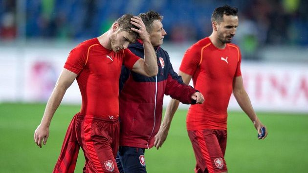 Rozmrzelí čeští reprezentanti (zleva): Jakub Brabec, Ladislav Krejčí a Tomáš Sivok. Rozmrzelí čeští reprezentanti (zleva): Jakub Brabec, Ladislav Krejčí a Tomáš Sivok.