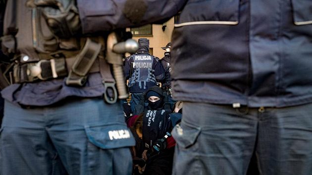 Předseda haitského svazu Yves Jean-Bart dostal za opakované sexuální zneužívání hráček doživotní zákaz působení ve fotbale. (ilustrační foto) Předseda haitského svazu Yves Jean-Bart dostal za opakované sexuální zneužívání hráček doživotní zákaz působení ve fotbale. (ilustrační foto)