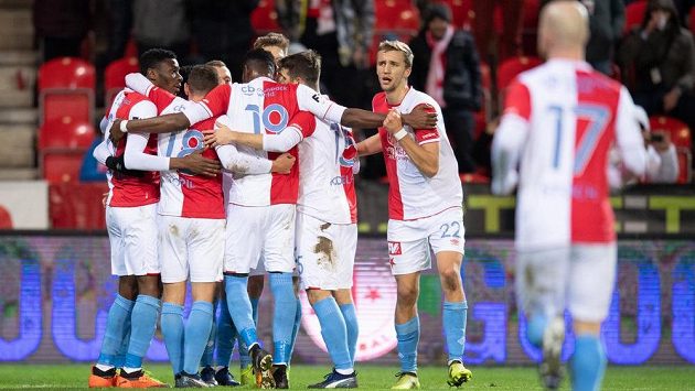 Fotbalisté Slavie Praha oslavují gól na 3:0 proti Mladé Boleslavi. Fotbalisté Slavie Praha oslavují gól na 3:0 proti Mladé Boleslavi.